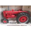 Image 2 : ERTL International Model 600 Diesel Tractor Die Cast in Box Scale 1:16