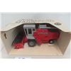 Image 1 : ERTL Massey Fergusson Model 850 Combine Die Cast in Box Scale 1:16