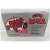 Image 5 : ERTL McCormick Farmall Super M-TA Tractor Die Cast in Box Scale 1:16