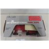 Image 3 : ERTL International Harvester Model 1066 ROPS Tractor Die Cast in Box Scale 1:16
