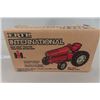 Image 4 : ERTL International Harvester Row Crop Tractor Die Cast in Box Scale 1:16