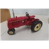 Image 3 : ERTL Cockshutt Model #20 Tractor 'National Farm Toy Museum Edition' Die Cast in Box Scale Not Listed
