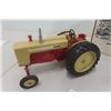 Image 3 : ERTL Cockshutt Model 560 Tractor 'National Farm Toy Museum' Die Cast in Box Scale Not Listed 