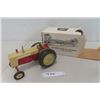 Image 5 : ERTL Cockshutt Model 560 Tractor 'National Farm Toy Museum' Die Cast in Box Scale Not Listed 