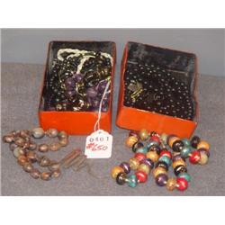 SMALL LOT COSTUME JEWELRY INCL COLORED BEADS AND S
