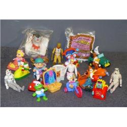 TRAY LOT FAST FOOD TOYS AND STAR WAR FIGURES