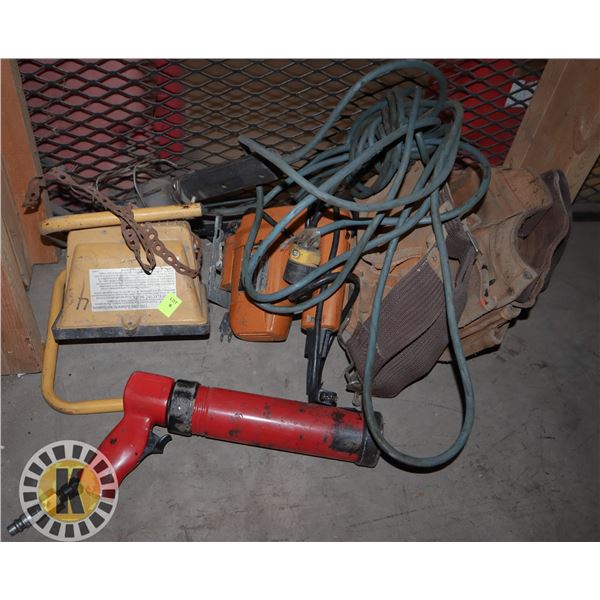 SMALL GROUP OF TOOLS INCLUDING AIR SILICONE GUN