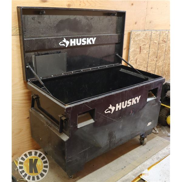 HUSKY BLACK TOOL CHEST ON CASTORS