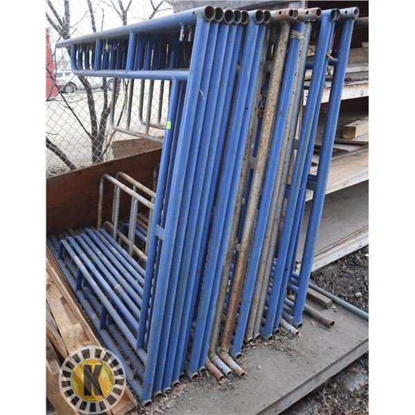 SCAFFOLDING SYSTEM WITH LEGS