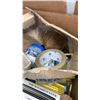 Image 8 : 2 BOXES OF INDUSTRIL ELECTRICAL CONNECTIONS AND TIE DOWN STRAPS