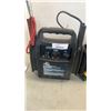 Image 2 : 2 BATTERY JUMP PACKS AND GASPOWERED BLOWER AS FOUND