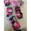 Image 2 : 3 NEW MAVIKS HAND WRAPS AND 5 PAIRS WORK OUT GLOVES
