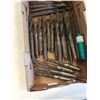 Image 2 : TRAY OF LARGE DRILL BITS WITH ADAPTER