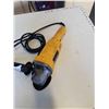 Image 3 : DEWALT DW831 ANGLE GRINDER WORKING