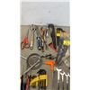 Image 8 : HUSKY TOOLBAG WITH CONTENTS