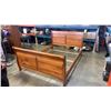 Image 1 : QUEENSIZE SLEIGH BED