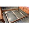 Image 3 : QUEENSIZE SLEIGH BED