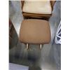 Image 2 : BEIGE GLIDER WITH FOOTSTOOL