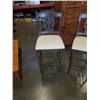 Image 2 : 2 BAR CHAIRS