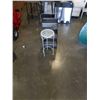 Image 1 : 3 TIER METAL CART AND METAL STAND