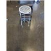 Image 2 : 3 TIER METAL CART AND METAL STAND