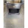 Image 2 : SOLID WOOD ONE DRAWER NIGHT STAND