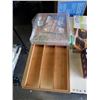 Image 2 : 2 BAMBOO CUTLERY TRAYS, KNIFE BLOCK, AND LED NAIL LIGHT