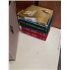 Image 2 : LOT OF RECORDS AND BOOKS