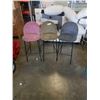 Image 1 : 3 UPHOLSTERED BAR STOOLS
