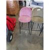 Image 2 : 3 UPHOLSTERED BAR STOOLS