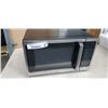 Image 1 : INSIGNIA 0.7CU/FT MICROWAVE