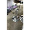 Image 2 : 4 GHOST STOOLS WITH TABLE