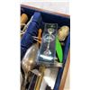Image 8 : CANTEEN W/ CONTENTS