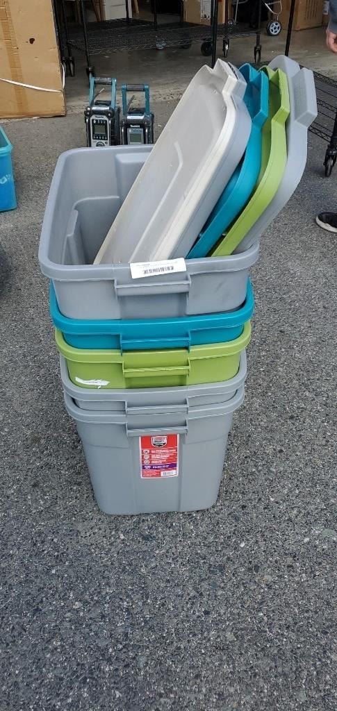 5 STACKABLE STORAGE TOTES WITH LIDS