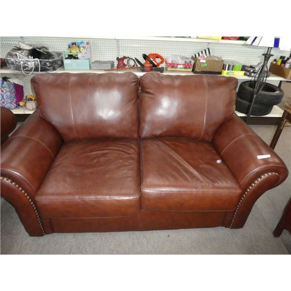 leather  loveseat in very good condtion