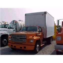 1992 FORD F700 VAN TRUCK