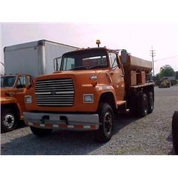 1987 FORD L8000 T/A SHOULDER MAINTENANCE TRUCK