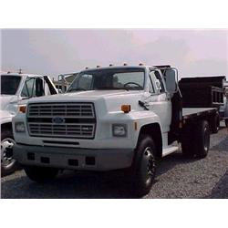 1992 FORD F700 FLATBED TRUCK