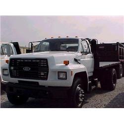 1990 FORD F700 FLATBED TRUCK