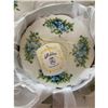 Image 2 : Adeline Fine Bone China England Design Round Box Set 6 Cups and 6 Saucer