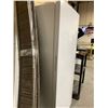 Image 6 : Frigidaire Upright Full Sized Deep Freeze
