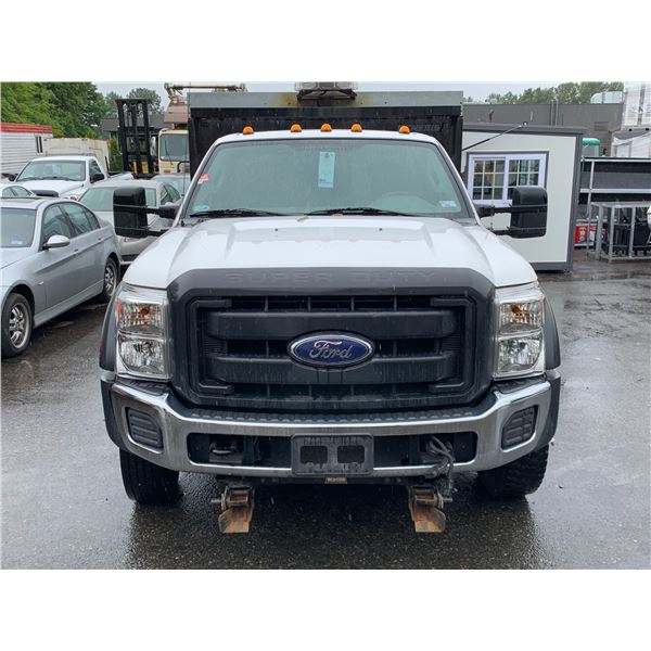 2013 FORD F-550 SUPER DUTY, 2DR PU SALTER DUMP TRUCK, WHITE, VIN # 1FDUF5HT5DEB48631