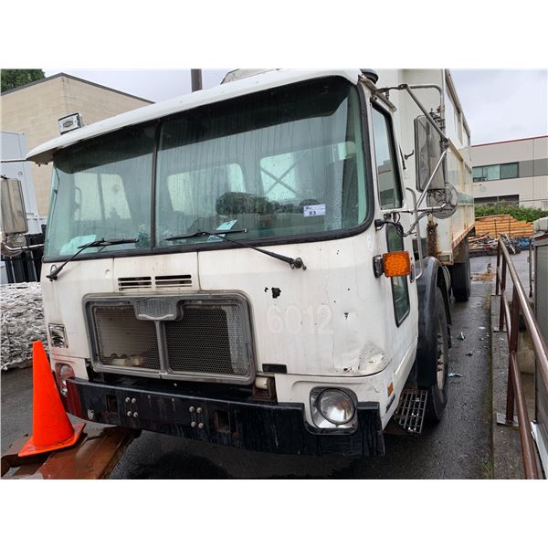 2008 AUTOCAR/GARBAGE TRUCK, 2DR, WHITE, VIN 5VCH36HE08H206254,