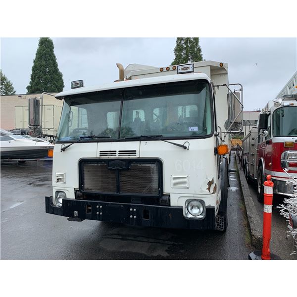 2010 AUTOCAR/GARBAGE TRUCK XPEDITOR (PACKER), 2DR, WHITE, VIN 5VCH36HE5AH209916,