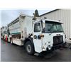 Image 2 : 2010 AUTOCAR/GARBAGE TRUCK XPEDITOR (PACKER), 2DR, WHITE, VIN 5VCH36HE5AH209916,