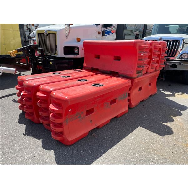 12 ORANGE PLASTIC 72" INDUSTRIAL INTERLOCKING SAFETY DIVIDERS/ROAD DIVIDERS