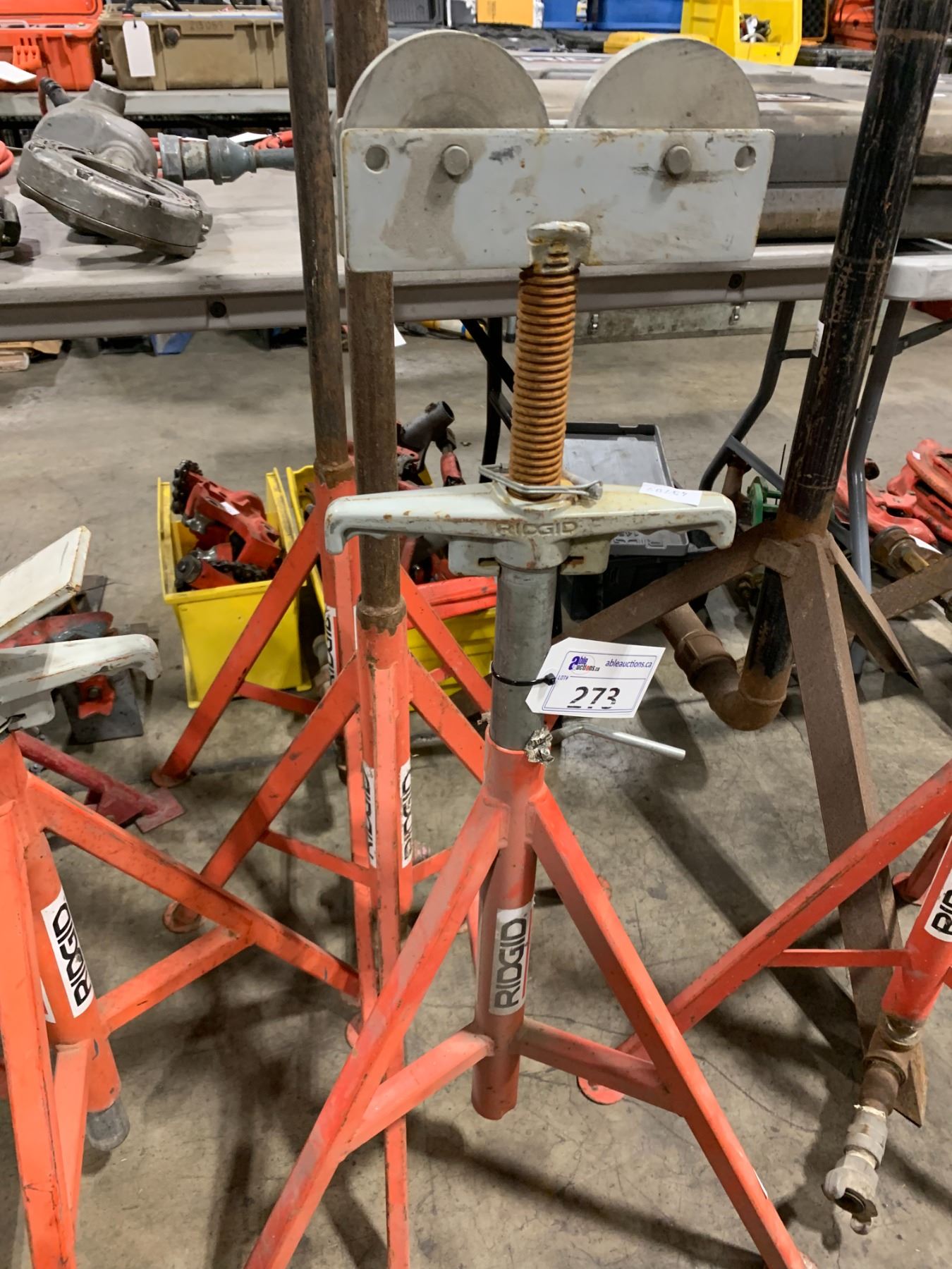 2 STANDS RIDGID RJ99 ROLLER HEAD PIPE STAND & RIDGID VJ99 V HEAD PIPE