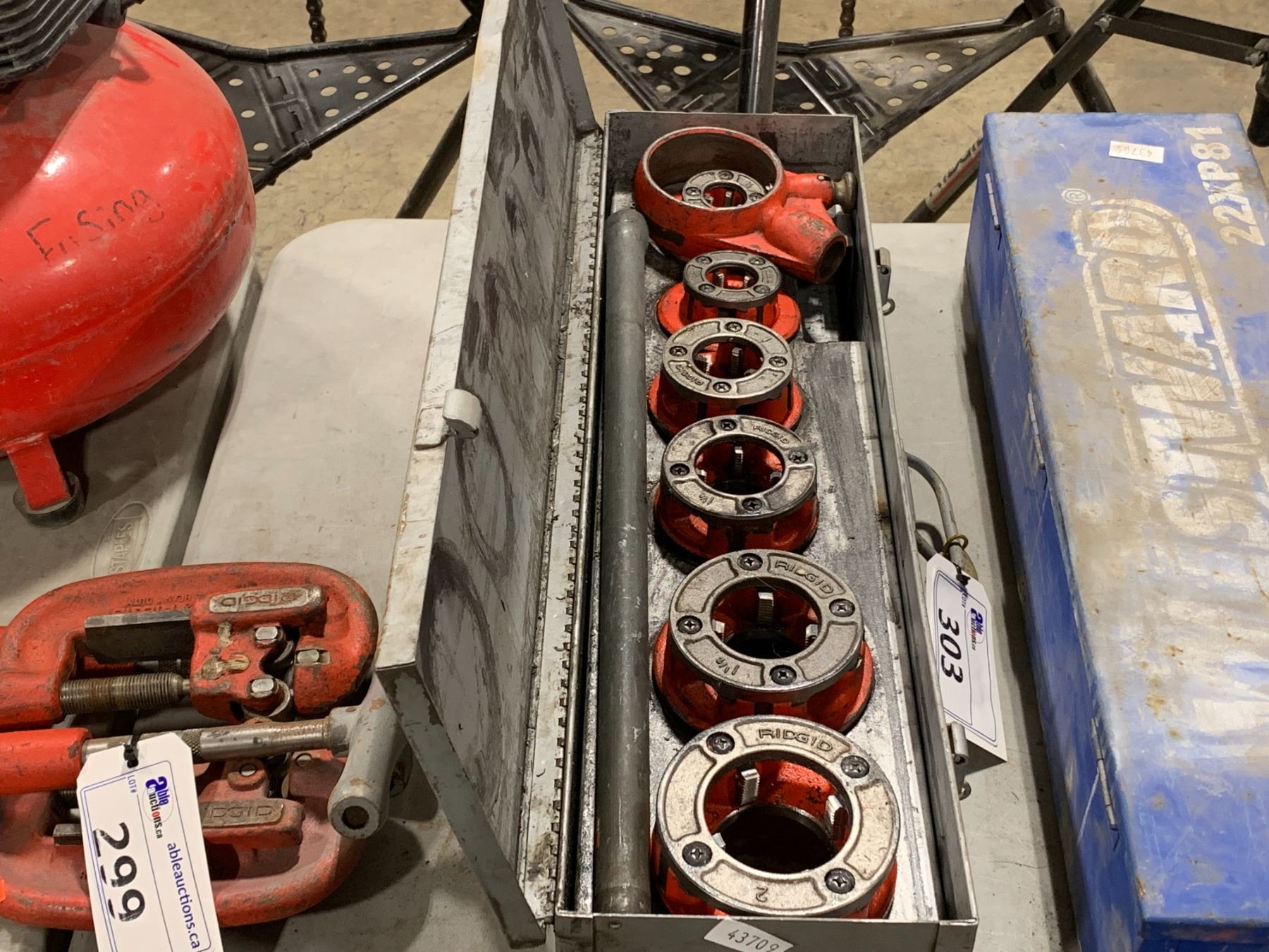 RIDGID INDUSTRIAL HEAVY DUTY MANUAL RATCHET THREADER KIT SET IN GREY ...