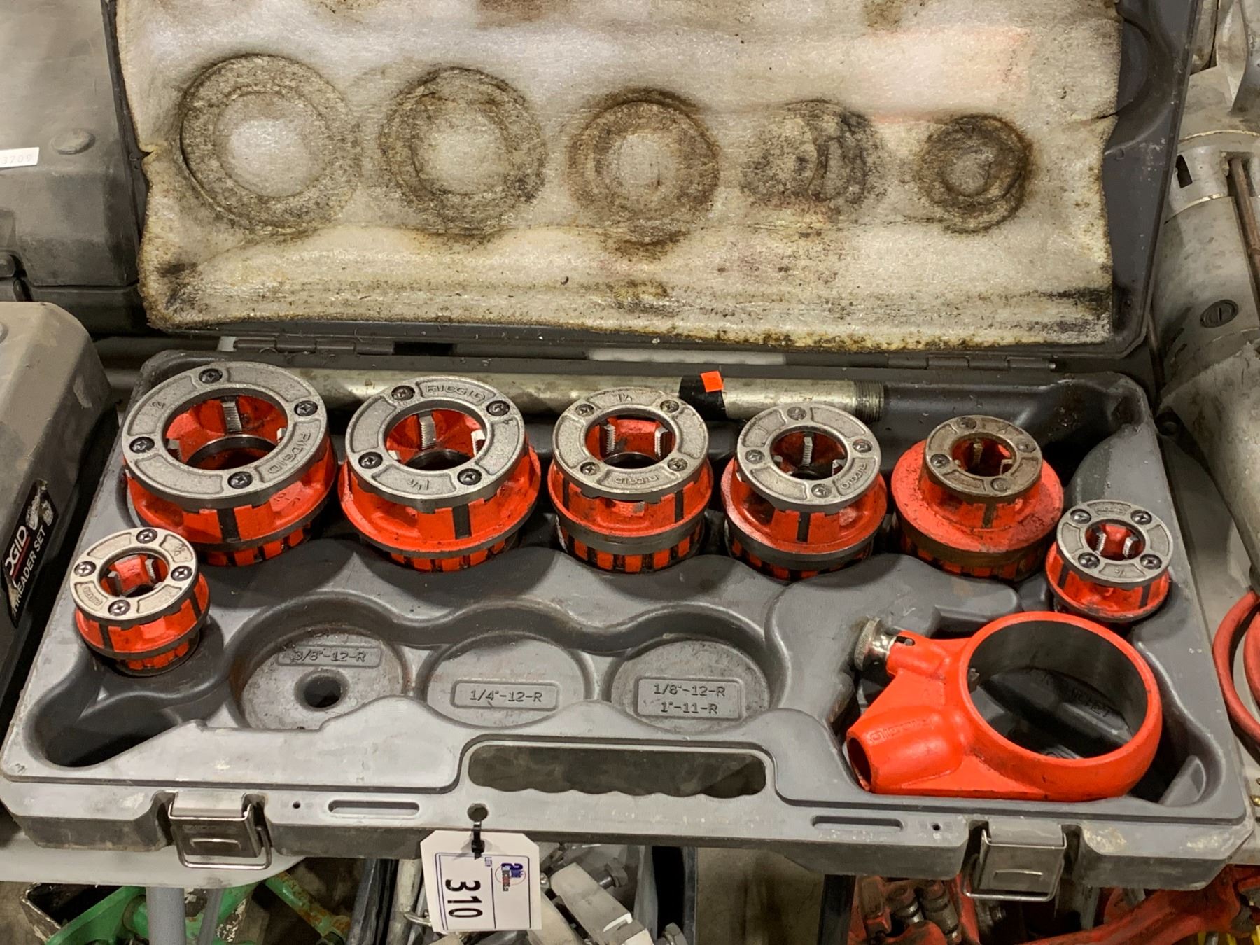 RIDGID INDUSTRIAL HEAVY DUTY RATCHET THREADER SET IN GREY HARD ...