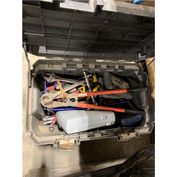 BOX OF ASSORTED HAND TOOLS